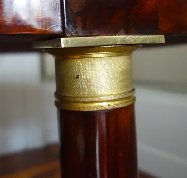 Guéridon / table à thé Empire en acajou, bronze doré au mercure et marbre bleu Turquin