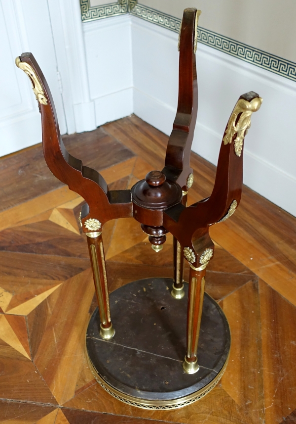 Alphonse Giroux : Louis XVI style mahogany pedestal table