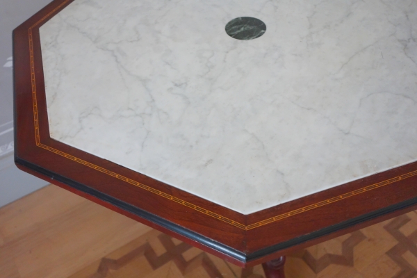 Table guéridon octogonal d'époque Directoire en acajou et marbre, fin XVIIIe siècle