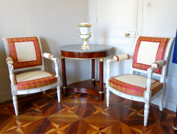 Guéridon / table à thé Empire en acajou, bronze doré au mercure et marbre bleu Turquin