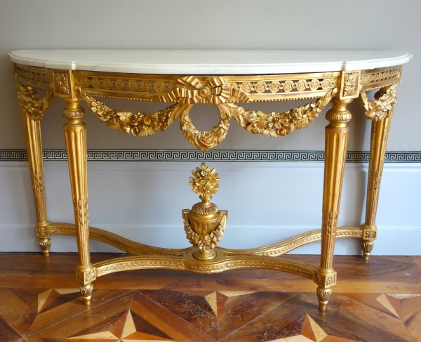 Importante console demi-lune d'époque Louis XVI en bois sculpté et doré - 145cm