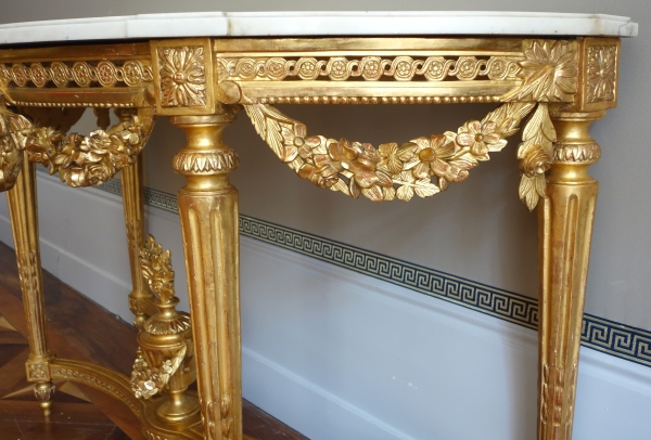 Importante console demi-lune d'époque Louis XVI en bois sculpté et doré - 145cm