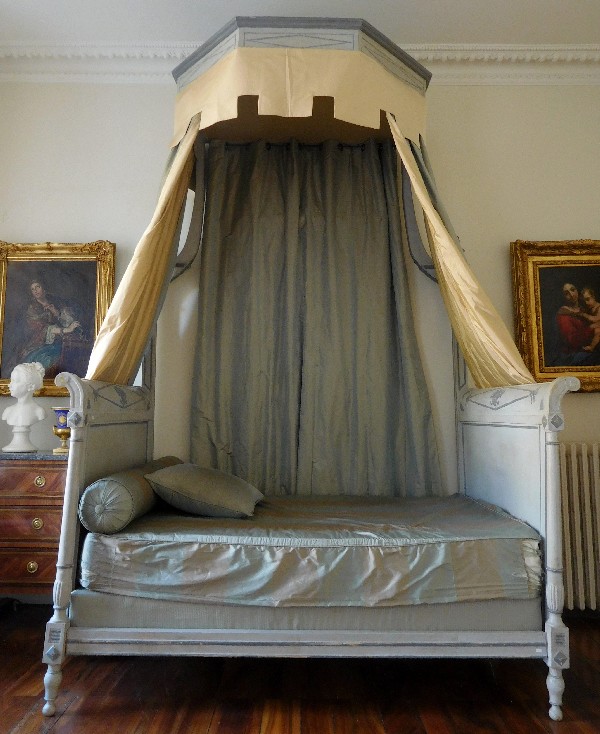 Canopy bed, late 18th century style, 
