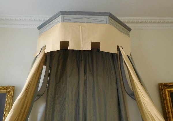 Canopy bed, late 18th century style, 