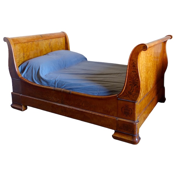 Charles X lemon tree bed, amaranth marquetry, early 19th century - with bedding