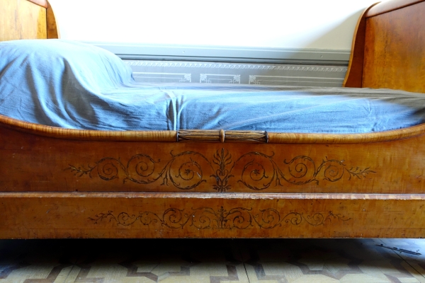 Charles X lemon tree bed, amaranth marquetry, early 19th century - with bedding