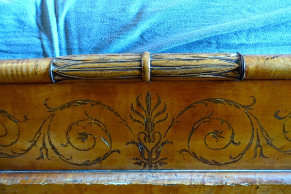 Charles X lemon tree bed, amaranth marquetry, early 19th century - with bedding