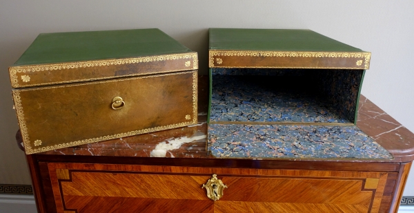 Meuble cartonnier d'époque Transition en marqueterie et bronze doré