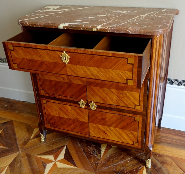 Meuble cartonnier d'époque Transition en marqueterie et bronze doré
