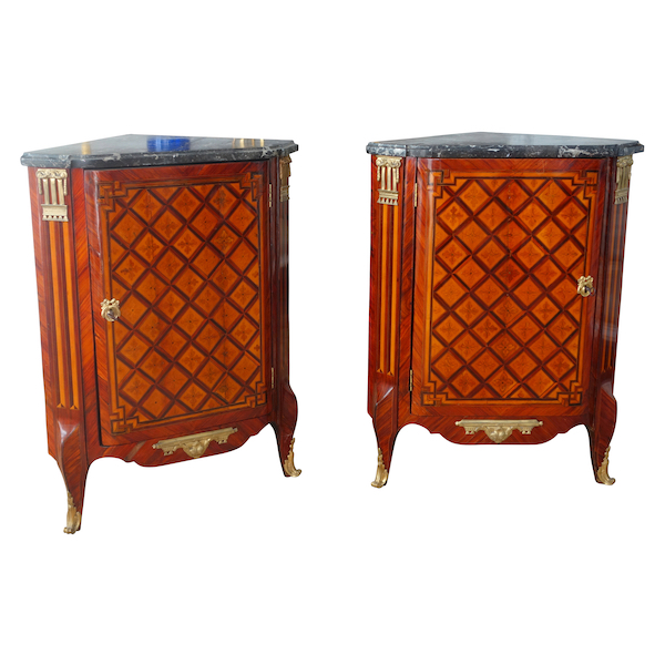 Martin Ohneberg : rare pair of Transtion marquetry corner cupboards, 18th century - stamped