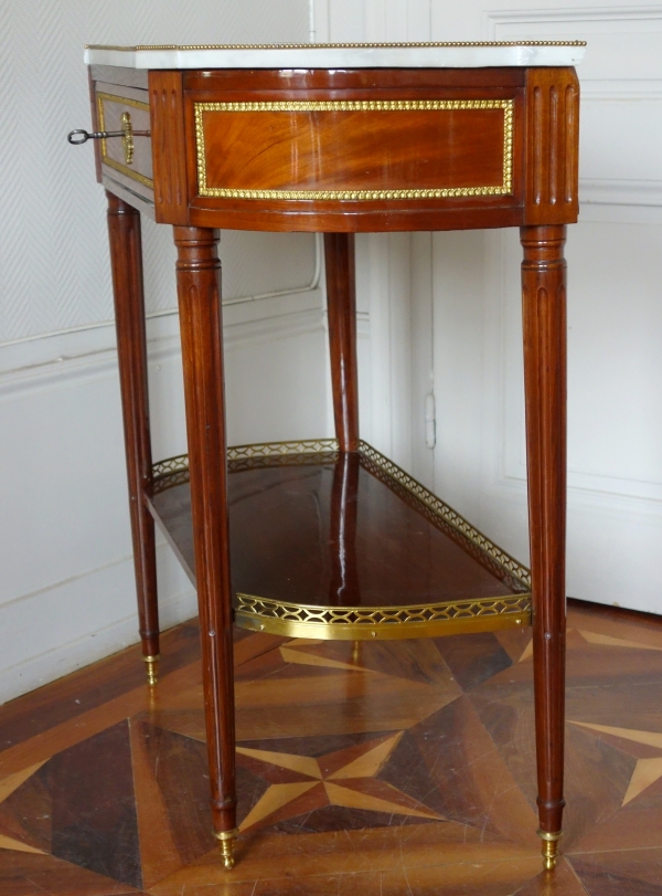 Petite console Louis XVI Directoire en acajou, garniture de bronze doré fin XVIIIe