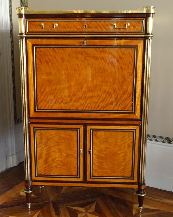 Secrétaire d'époque Louis XVI en citronnier et amarante - fin XVIIIe siècle