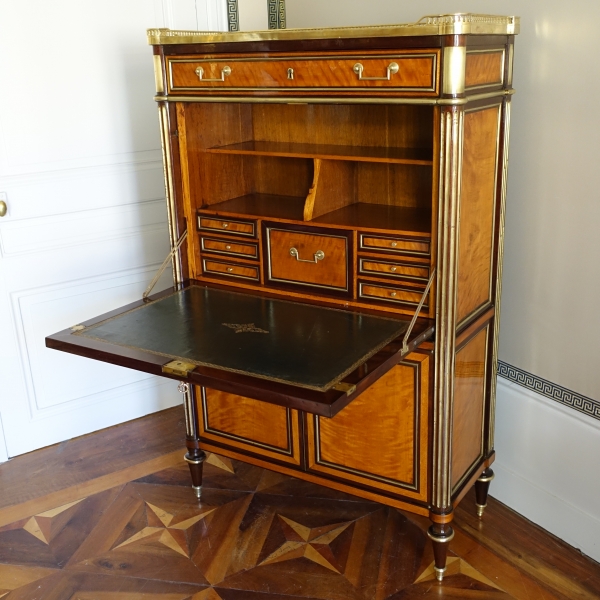 Secrétaire d'époque Louis XVI en citronnier et amarante - fin XVIIIe siècle
