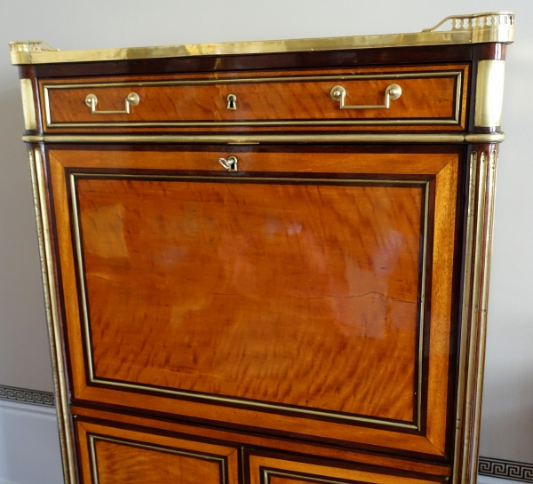 Secrétaire d'époque Louis XVI en citronnier et amarante - fin XVIIIe siècle