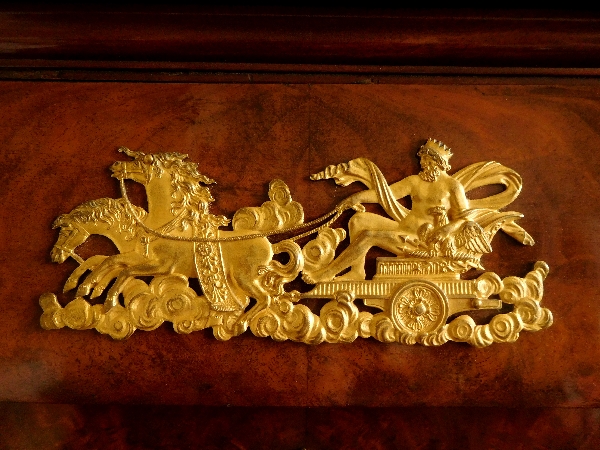 Semainier Empire à colonnes, garniture de bronzes dorés au mercure, serrures à trèfle circa 1820
