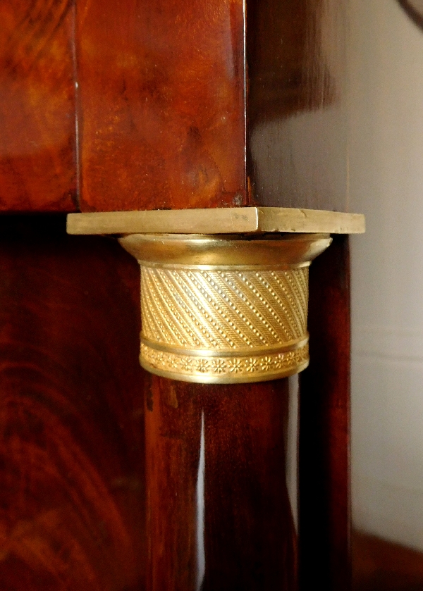 Somno, table de chevet en acajou à colonnes d'époque Empire, bronzes dorés au mercure