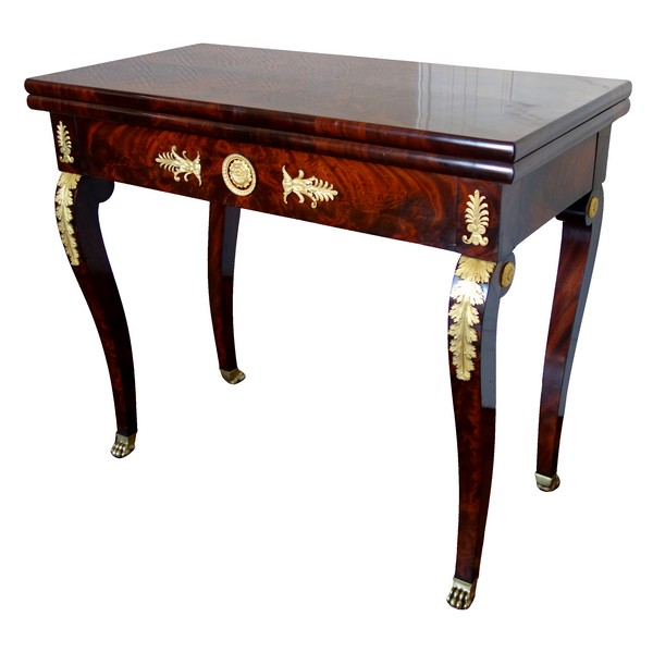 Table à jeu console d'époque Empire Restauration en acajou flammé et bronze doré au mercure