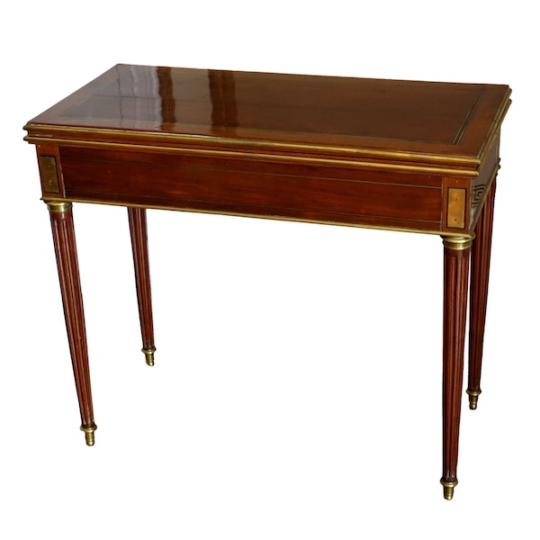 Table à jeux Louis XVI en acajou vers 1800