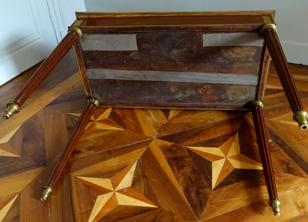 Table à jeux Louis XVI en acajou vers 1800