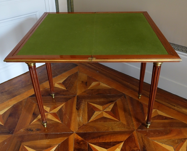 Table à jeux Louis XVI en acajou vers 1800