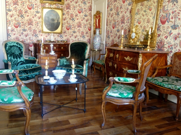 Grand plateau Napoléon III en tôle laquée de chinoiseries, monté en table basse