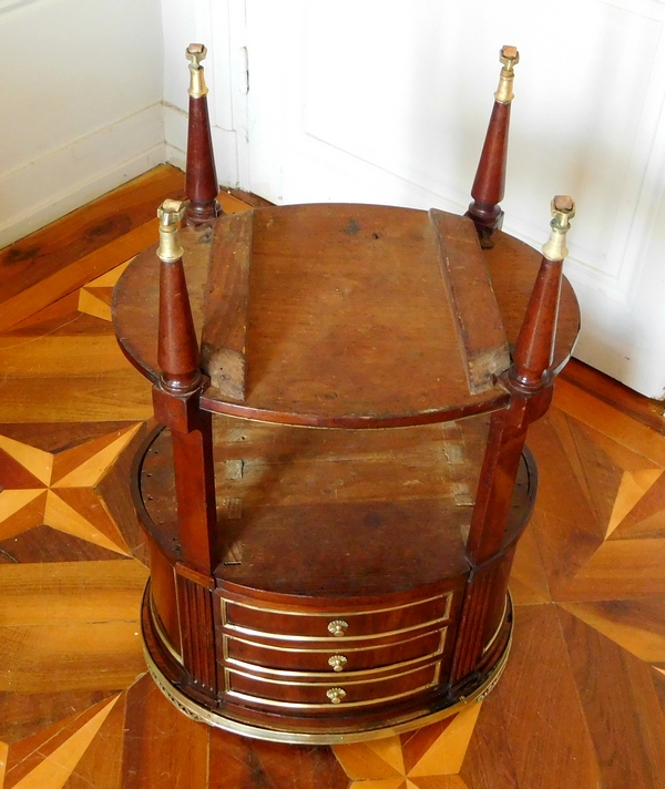 Table de salon ou chevet à tiroirs à l'Anglaise d'époque Louis XVI en acajou, fin XVIIIe siècle