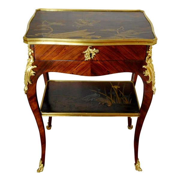 JP Latz : table de salon d'époque Louis XV en bois de violette et laque du Japon - Estampille
