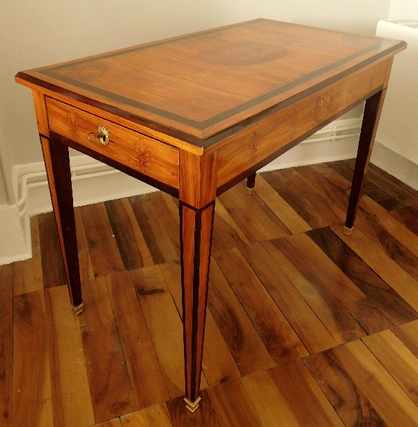 Louis XVI rosewood marquetry table - royalist pattern - 18th Century