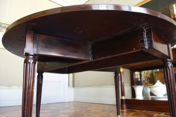 Solid mahogany dining table in the taste of Jean Francois Leleu, Louis XVI period