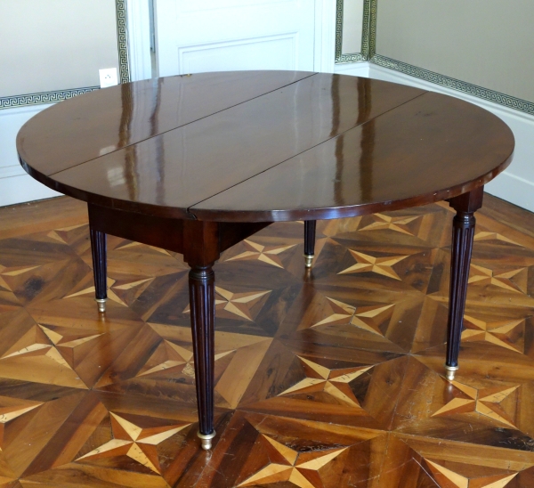 Solid mahogany dining table in the taste of Jean Francois Leleu, Louis XVI period