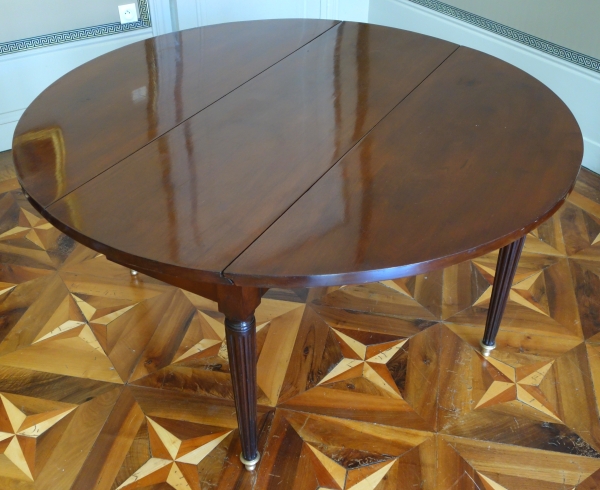 Solid mahogany dining table in the taste of Jean Francois Leleu, Louis XVI period
