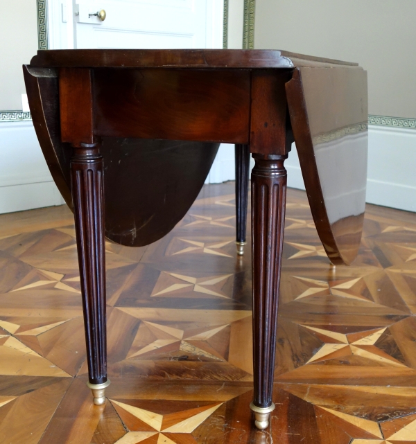 Solid mahogany dining table in the taste of Jean Francois Leleu, Louis XVI period