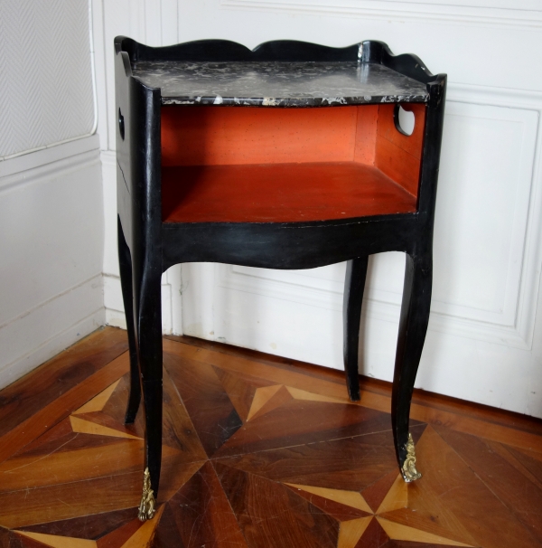 Table de chevet de salon d'époque Louis XV en bois laqué et marbre