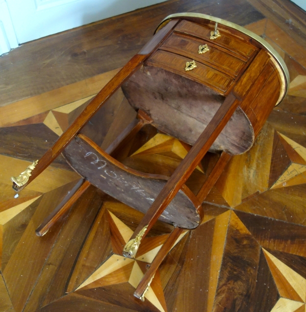 Louis XV rosewood bedside table or living room center table - 18th century