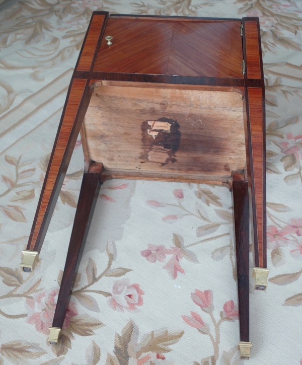 Table de salon ou chevet d'époque Louis XVI en marqueterie de bois de rose