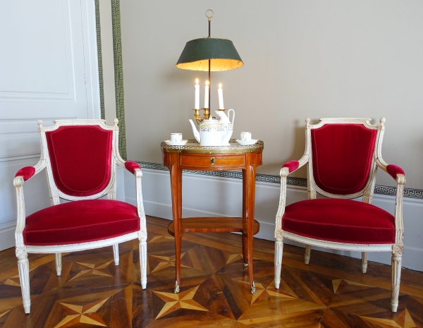 Etienne Avril : table de salon d'époque Louis XV Transition en marqueterie - estampillée et JME