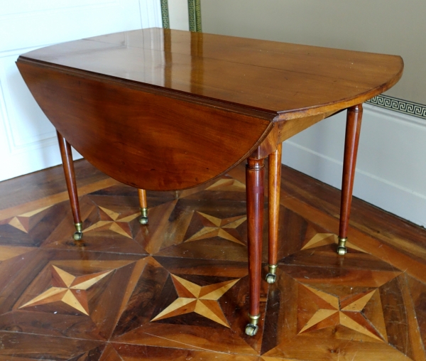 Louis XVI mahogany dinner table, up to 12 guests - early 19th century
