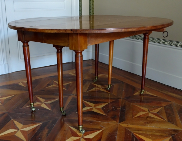 Louis XVI mahogany dinner table, up to 12 guests - early 19th century