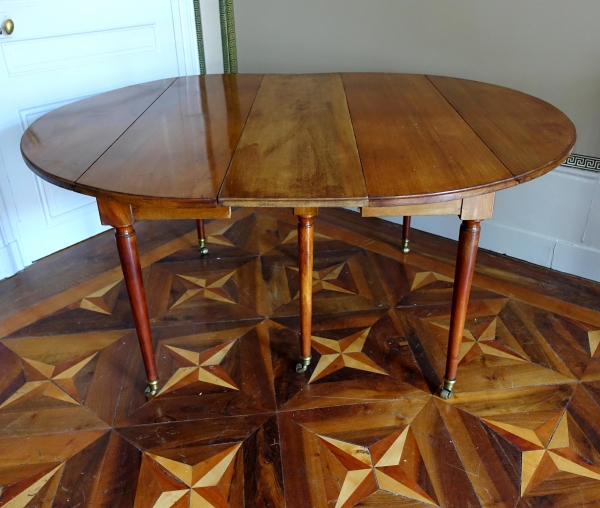 Louis XVI mahogany dinner table, up to 12 guests - early 19th century