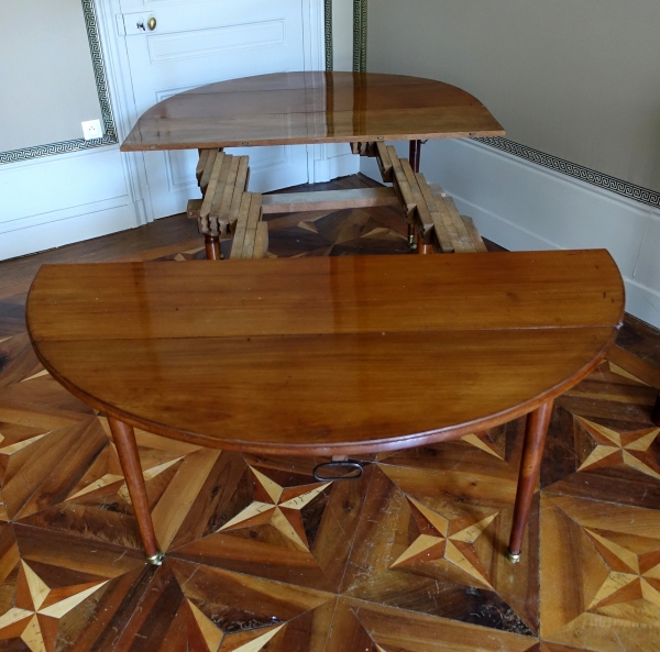 Louis XVI mahogany dinner table, up to 12 guests - early 19th century
