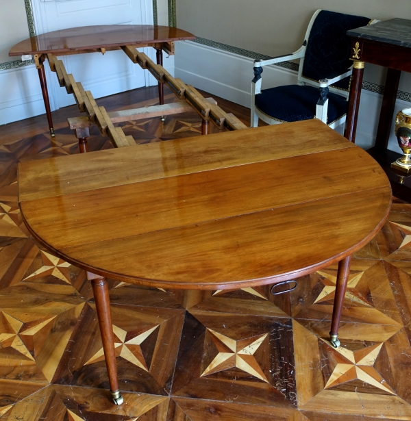 Louis XVI mahogany dinner table, up to 12 guests - early 19th century