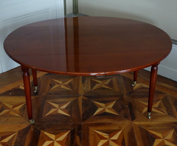 Table de salle à manger Directoire pour 6 pour appartement parisien, en acajou massif - fin XVIIIe siècle