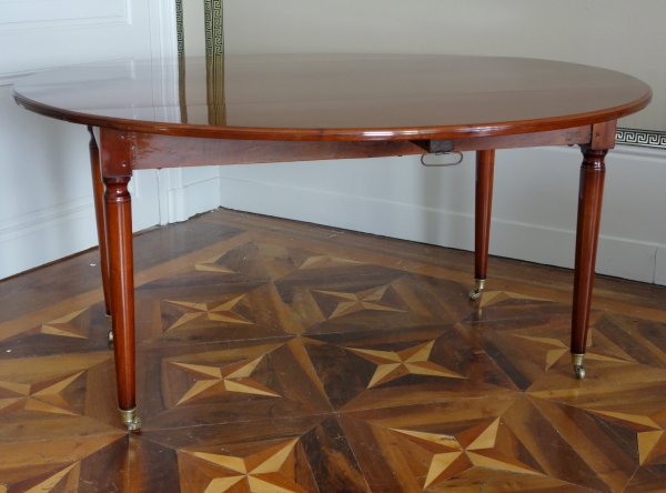 Table de salle à manger Directoire pour 6 pour appartement parisien, en acajou massif - fin XVIIIe siècle