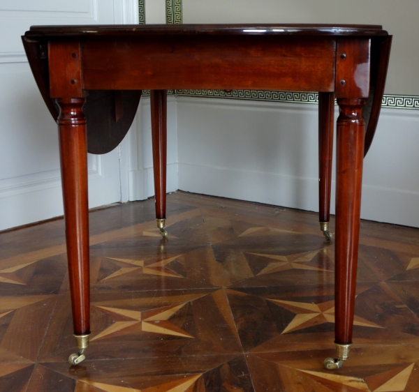 Table de salle à manger Directoire pour 6 pour appartement parisien, en acajou massif - fin XVIIIe siècle