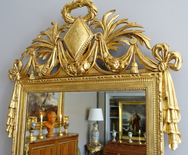 Grand miroir d'époque Louis XVI en bois sculpté et doré - XVIIIe siècle