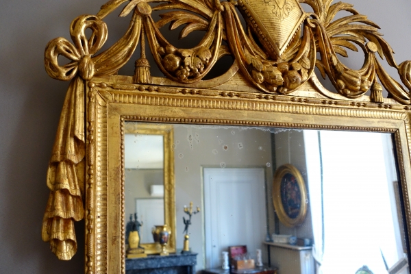 Grand miroir d'époque Louis XVI en bois sculpté et doré - XVIIIe siècle