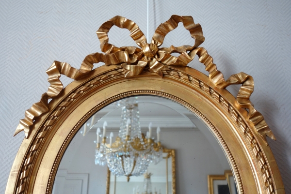 Grand miroir ovale de style Louis XVI en bois doré, époque Napoléon III - 84cm x 63cm