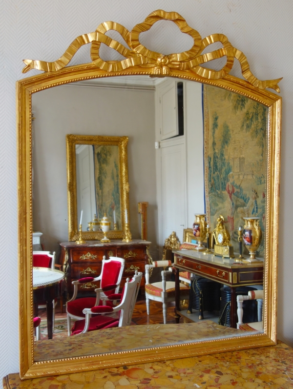 Grand miroir provençal Louis XVI en bois doré et glace au mercure - 143cm x 114,5cm
