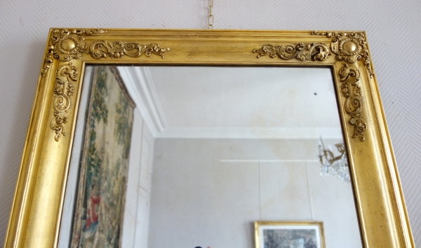 Miroir en bois doré à la feuille d'or à glace au mercure milieu XIXe siècle - 100cm x 80cm