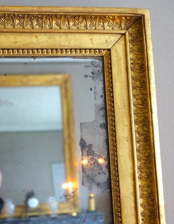 Miroir en bois doré feuille d'or et glace au mercure, époque Empire - 88cm x 72cm